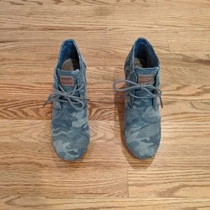 Tom's camo wedges
